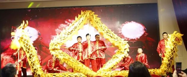 宏瑞集团“携手同行,共创辉煌年终盛典暨颁奖典礼”在宏瑞建国饭店隆重召开 宏瑞集团“携手同行,共创辉煌年终盛典暨颁奖典礼”在宏瑞建国饭店隆重召开