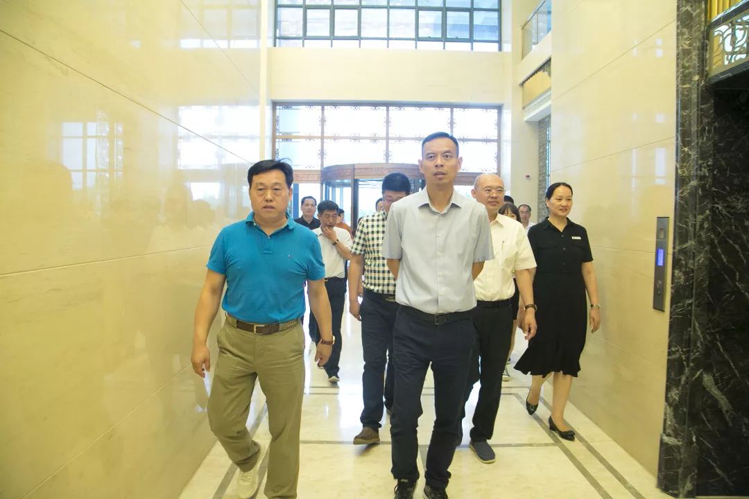 县委书记秦保建一行莅临宏瑞集团调研宏瑞建国饭店建设情况 县委书记秦保建一行莅临宏瑞集团调研宏瑞建国饭店建设情况